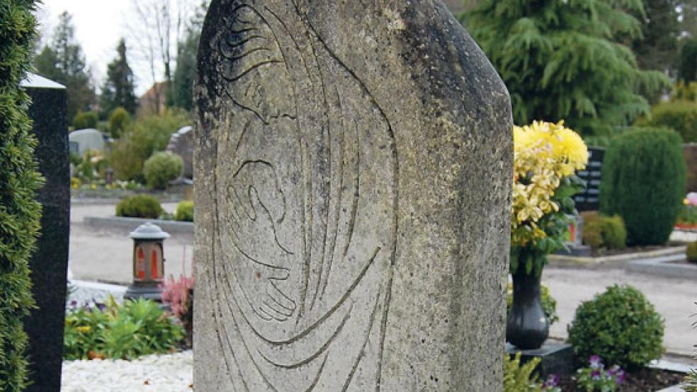 Auf dem Friedhof der St. Antonius-Kirchengemeinde in Papenburg findet am Sonntag eine ökumenische Trauerfeier statt. © Foto: Marienhospital