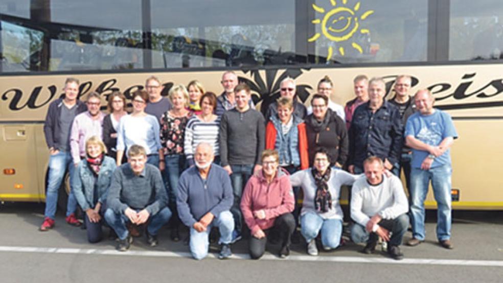 Die Sportler aus den zwei Rheiderländer Gemeinden verbrachten bei sonnigem Wetter einen Tag in Essen. © Foto: privat