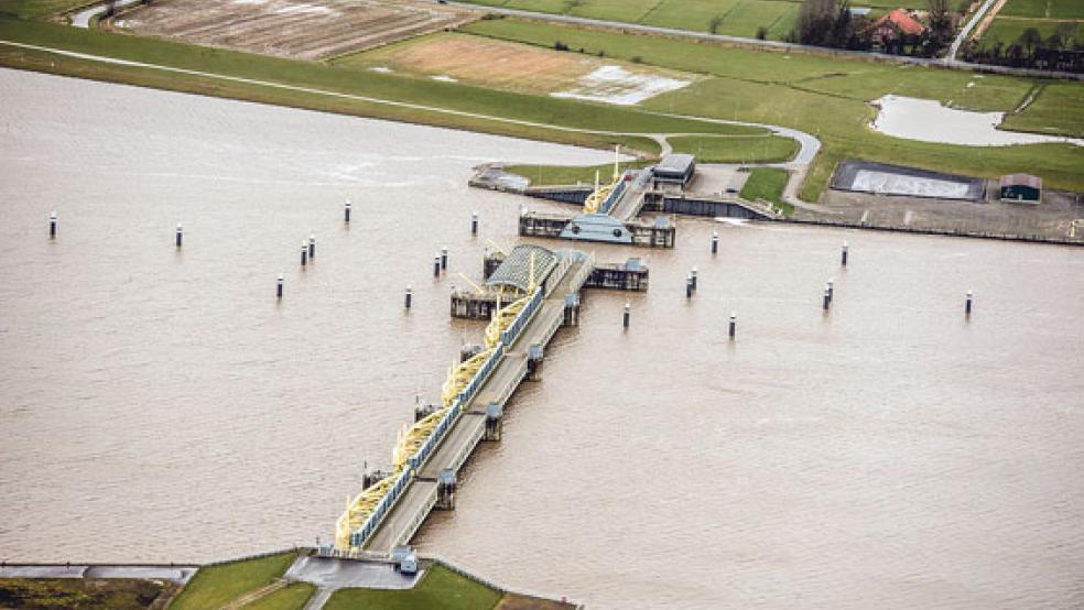 Die Regeln für den Aufstau der Ems durch das Sperrwerk zwischen Nendorp und Gandersum sollen gelockert werden. © Foto: Klemmer