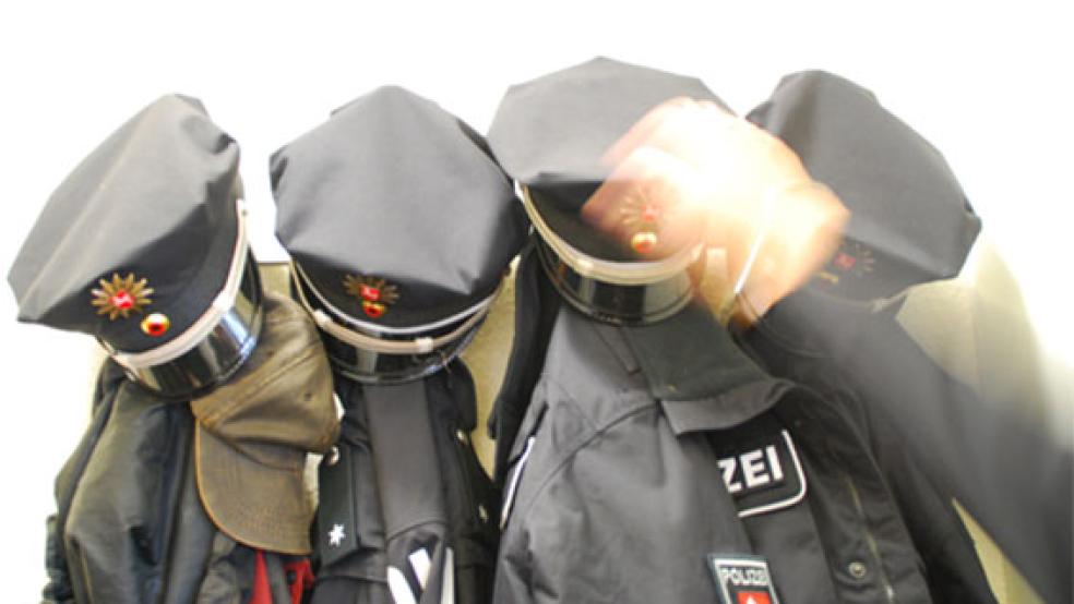 Einem Platzverbot widersetzte sich ein 23-Jähriger in Leer vehement. Als Polizisten ihn in Gewahrsam nehmen wollten, schlug und trat er um sich. © Foto:RZ-Archiv