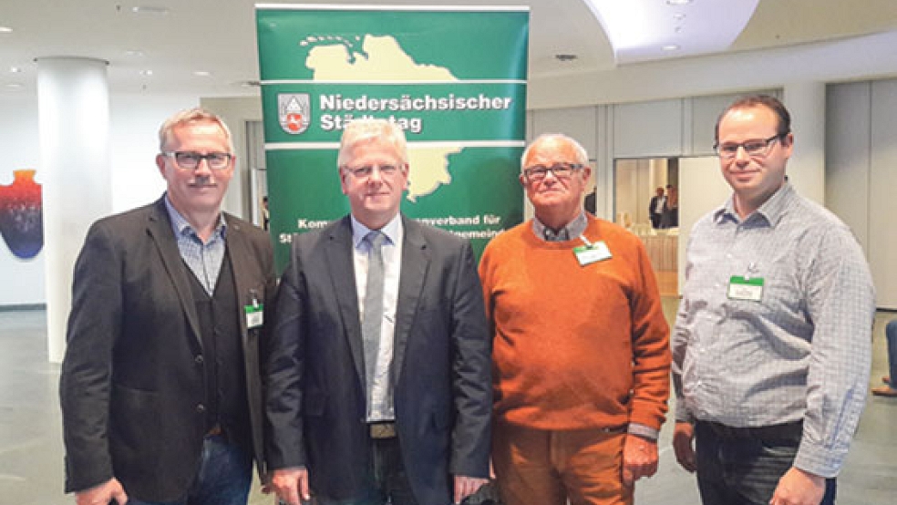 Neben den beiden SPD-Ratsherren Helmut Geuken (links) und Kim Uwe Siemons (rechts) nahmen auch Bürgermeister Ludwig Sonnenberg (Zweiter von links) und Heinrich-Friedrich Holtkamp (Soziale Fraktion) an der Konferenz teil. © Foto: privat