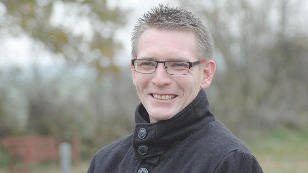 Simon Garrels aus Weener fühlt sich nach der Knochenmark-Entnahme, die heute vor einer Woche in einer Klinik in Nürnberg erfolgte, nur noch ein bisschen schlapp. »Das habe ich mir schlimmer vorgestellt«, sagt der 31-Jährige. © Foto: Szyska