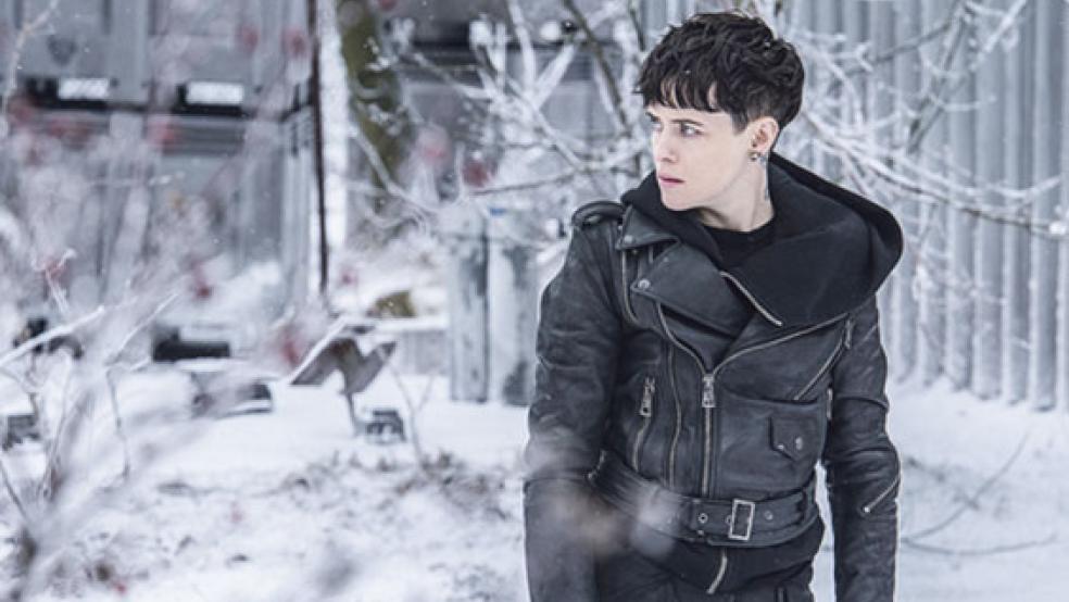 Einer »Verschwörung« auf der Spur: Hackerin und Frauen-Rächerin Lisbeth Salander (Claire Foy) wird dabei selber zur Gejagten.  © Foto: Sony Pictures