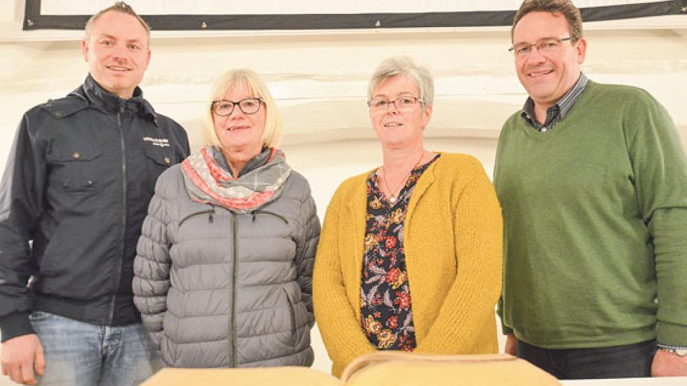 Die Initiatoren der »Lichtblick-Andachten«: Jan Busemann, Hanna Kraft, Waltraud Muising und Detlef Troff (von links). © Foto: Muising