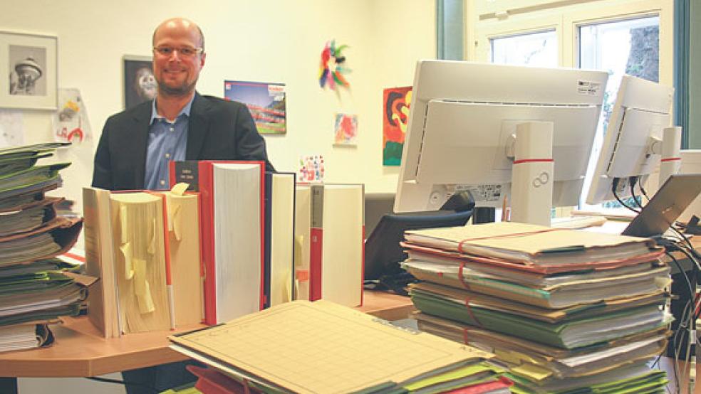Akten über Akten: Die große Arbeitsbelastung durch die Klageflut bereitet Richter und Sozialgericht-Sprecher Peter Nippen Sorgen. © Archivfoto: Ricken
