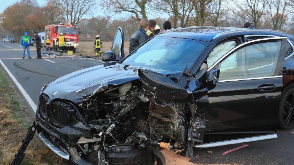 Bei einem Verkehrsunfall in Holtrop (Gemeinde Großefehn) wurde eine 58-jährige Frau aus Uplengen derart schwer verletzt, dass sie später im Krankenhaus verstarb. © Foto: Banik