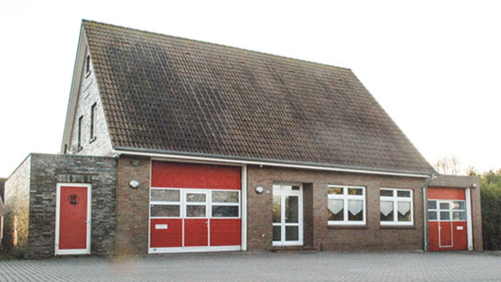 Das alte Feuerwehrhaus in Ditzumerverlaat soll einem multifunktionalen Neubau weichen, in dem auch die Paddel- und Pedalstation untergebracht werden soll. © Foto: Kuper