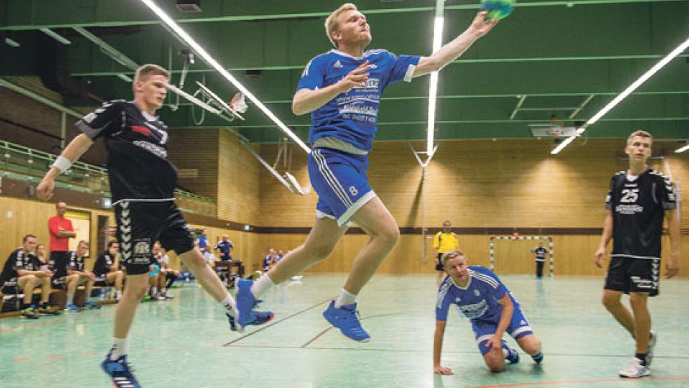 Die Holthuser zeigten zwar gegen den SV SF Larrelt keinen schönen Handball, aber die wichtigen zwei Punkte nehmen die Rheiderländer gerne mit in die Pause. © Archivfoto: Bruins
