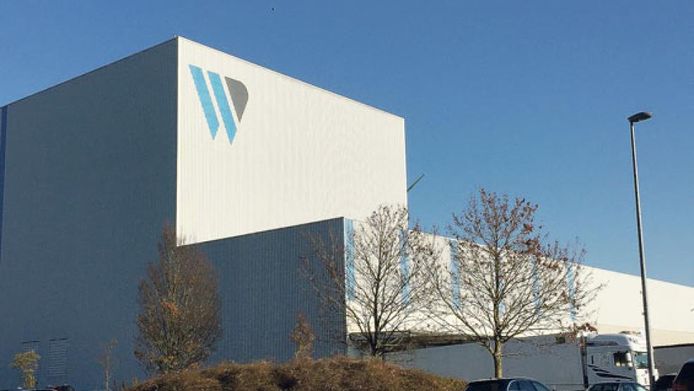 Auf der Betriebsversammlung bei Weener Plastik haben Gewerkschaft und Betriebsrat einen Beschäftigungssicherungsvertrag eingefordert. © Foto: Hanken