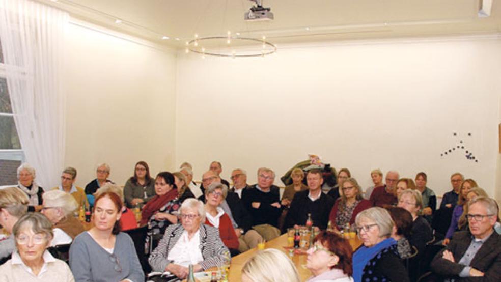 Nahezu 100 Interessierte besuchten den Vortrag über die »Freie Friesentochter« Menna Steen im Sitzungssaal des Rathauses in Weener. © Fotos: Kuper