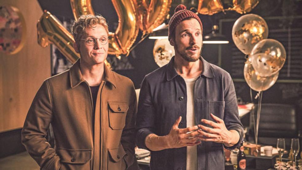 »Wer ist wohl der Coolere von uns beiden?«: Die Wette stellt die Freundschaft zwischen Paul (Florian David Fitz, rechts) und Toni (Matthias Schweighöfer) auf eine Probe.  © Foto: Warner Bros. 