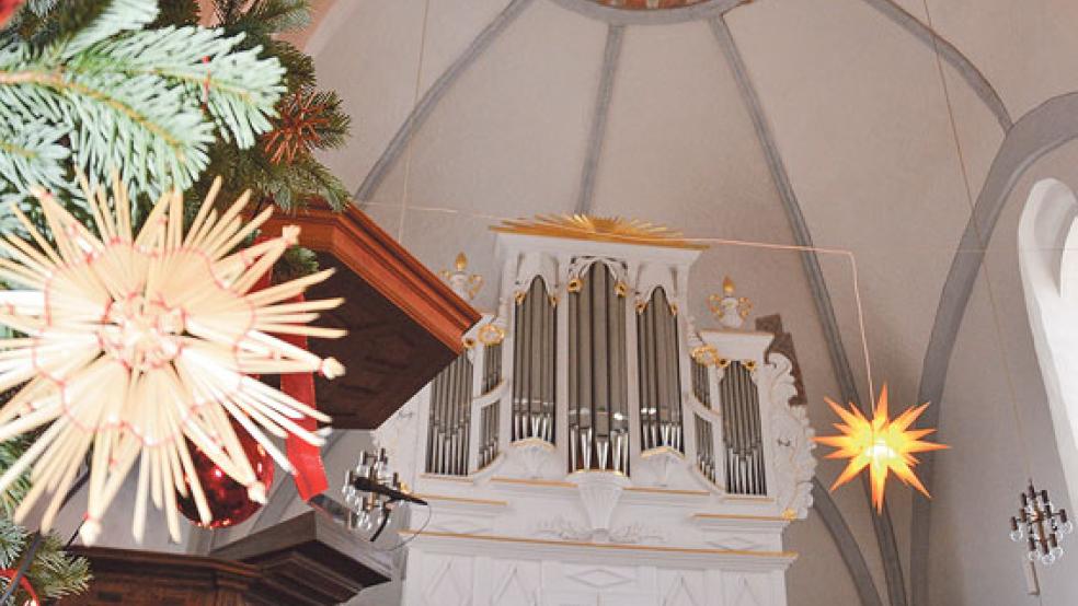 Auf der Orgel der Stapelmoorer Kreuzkirche erklingen am 30. Dezember die Stücke zu Charles Dicken’s Weihnachtsgeschichte. © Foto: Organeum