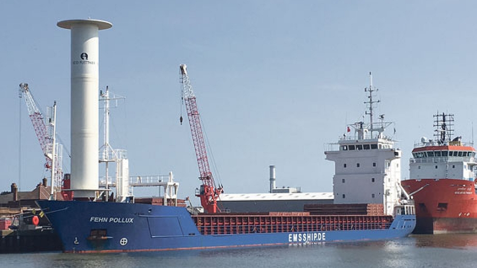 Auf dem Leeraner Frachter »Fehn Pollux« der Reederei »Fehn Ship Management« wird der Flettner-Antrieb seit Juli im Realbetrieb getestet - mit positiven Ergebnissen. © Foto: Reederei