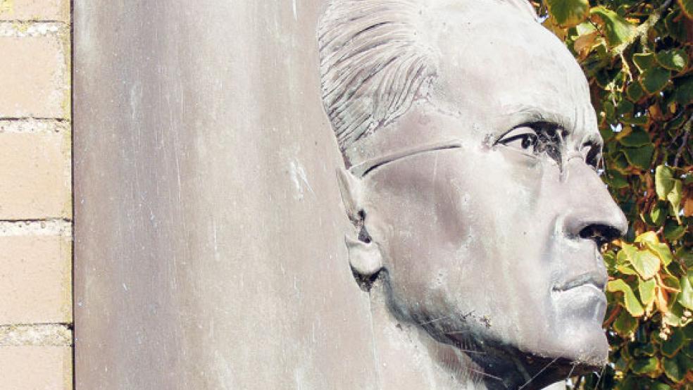 Auf dem Hermann-Tempel-Platz in Ditzum wird die Gemeinde bald Pkw-Parkgebühren verlangen. © Foto: Szyska