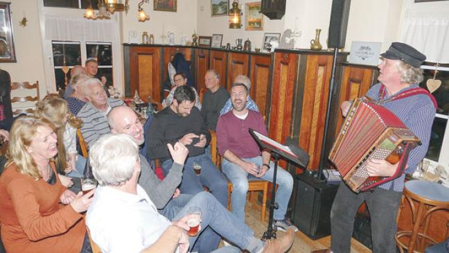 Fans feiern Flesner im »Kukelorum«