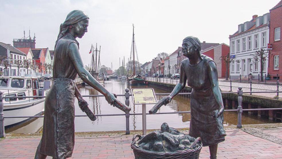 Am Weeneraner Hafen finden Einheimische und Touristen auch »QR-Codes«, die Wissenswertes über diesen Bereich verraten. © Archivfoto: Boelmann