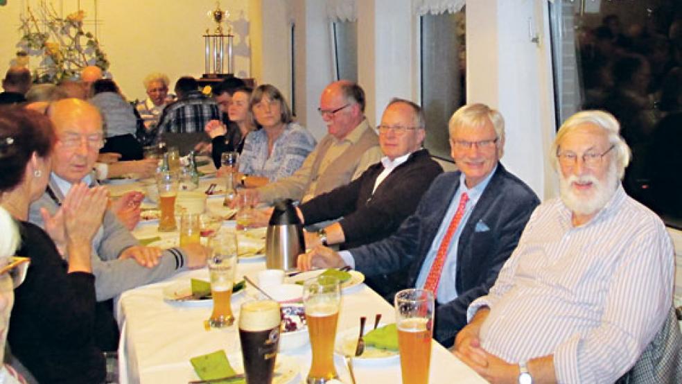 Viele Zuhörer konnte der Verein »Haus & Grund«, rechts im Bild der Vorsitzende Friedhelm Park, jetzt zu zwei Vortragsveranstaltungen in Leer und in Holtland begrüßen. © Foto: privat