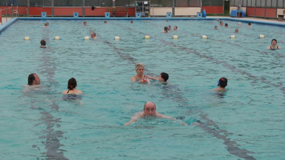 Kein Badebetrieb ohne Aufsicht. Wenn eine zusätzliche Fachkraft für das Friesenbad gefunden wird, wäre auch eine Verlängerung der abendlichen Öffnungszeit möglich. © Foto: Hoegen