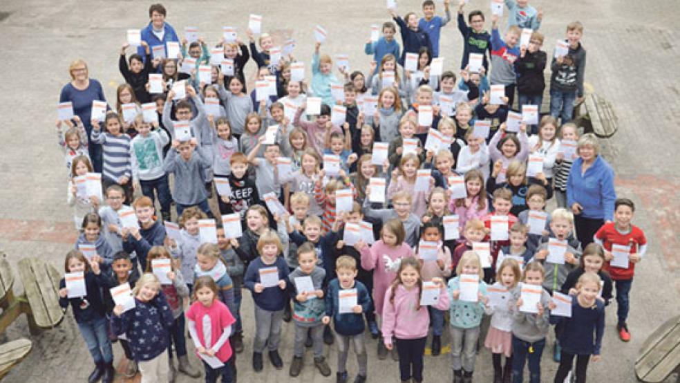 Da war die Freude groß: In der vergangenen Woche durften die Weeneraner Grundschüler ihr Sportabzeichen in Empfang nehmen.  © Foto: Muising