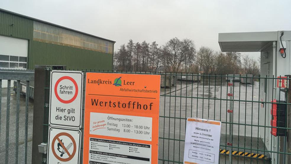 Für den Wertstoffhof im Gewerbegebiet »Kleiner Bollen« in Möhlenwarf wurden neue Entsorgungskosten vom Leeraner Kreistag beschlossen. Sie gelten ab dem neuen Jahr.  © Foto: Boelmann