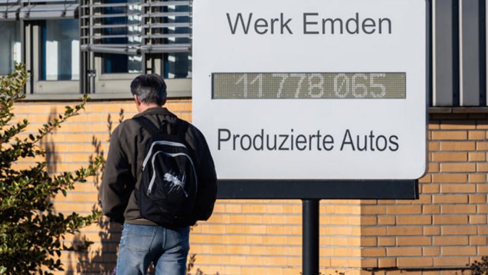 Der Emder Oberbürgermeister Bernd Bornemann rechnet sich gute Chancen aus, dass der VW-Konzern nicht nur Autos, sondern auch Batteriezellen in der ostfriesischen Hafenstadt produzieren wird. © Foto: Assanimoghaddam dpa