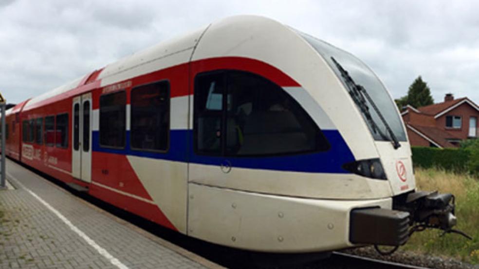 Die Züge der niederländischen Bahngesellschaft »Arriva« fahren bis zum Bahnhof in Weener. © Foto: Kuper