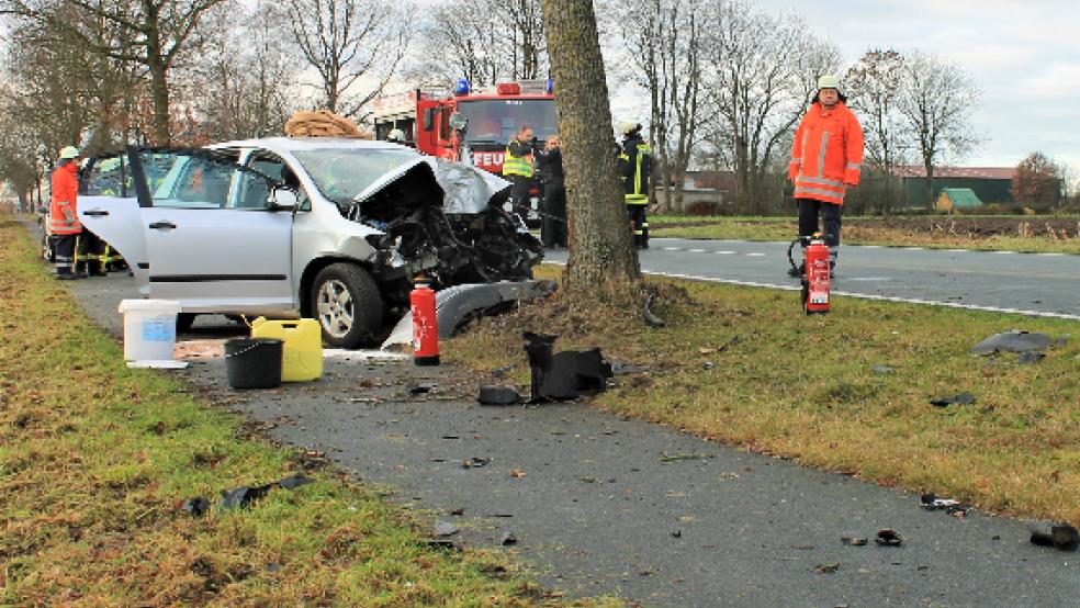 Für den 76-jährigen Fahrer dieses Wagens kam jede Hilfe zu spät. © Foto: Feuerwehr