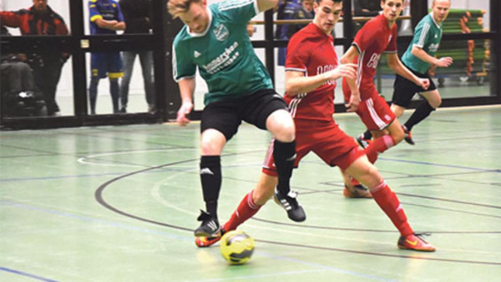 Bingums Partick Hinderks (links) schockte Sebastian Wendland und seine Bunder mit zwei Treffern. Obwohl sich der BSV am Ende mit 3:0 durchsetzte, reichte es nicht für das Weiterkommen. © Fotos: Hilbrands