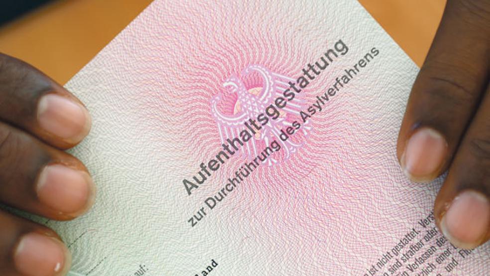 Die zwölf Kommunen im Kreis Leer müssten nach einer neuen Verteilungsquote bis Ende 2019 rein rechnerisch insgesamt noch 586 Asylbewerber unterbringen. © Foto: Dedert (dpa)