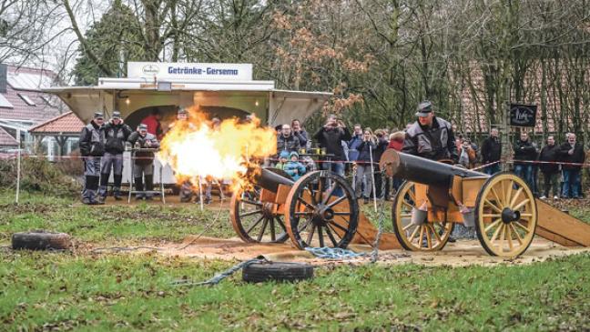 Karbidschießen: Das dumpfe Donnern der Milchkannen