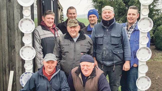 »Speckendicken-Clique« aus Wymeer brutzelt schon seit 20 Jahren