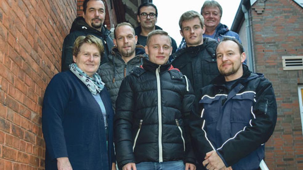 Beschäftigte der Autobahnmeisterei sprachen kürzlich mit SPD-Politikerin Hanne Modder aus Bunde.  © Foto: SPD