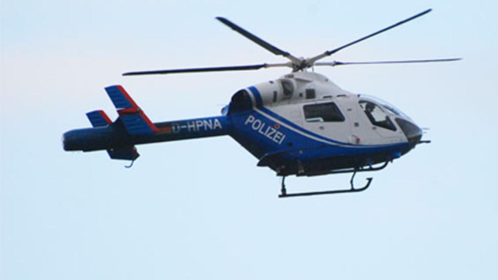 Auch mit einem Polizeihubschrauber wurde am Dienstag nach der vermissten Frau aus Völlen gesucht. © Foto: RZ-Archiv