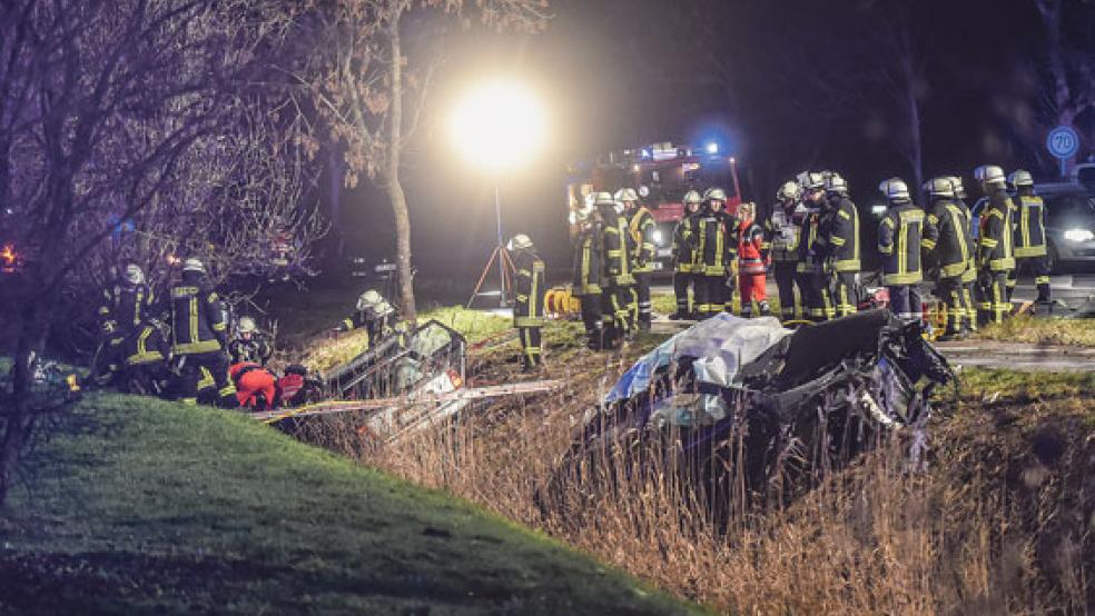 Nach dem schweren Unfall in Möhlenwarf ist ein zweites Menschenleben zu beklagen: Auch ein einjähriges Kind erlag seinen Verletzungen. © Foto: Bruins