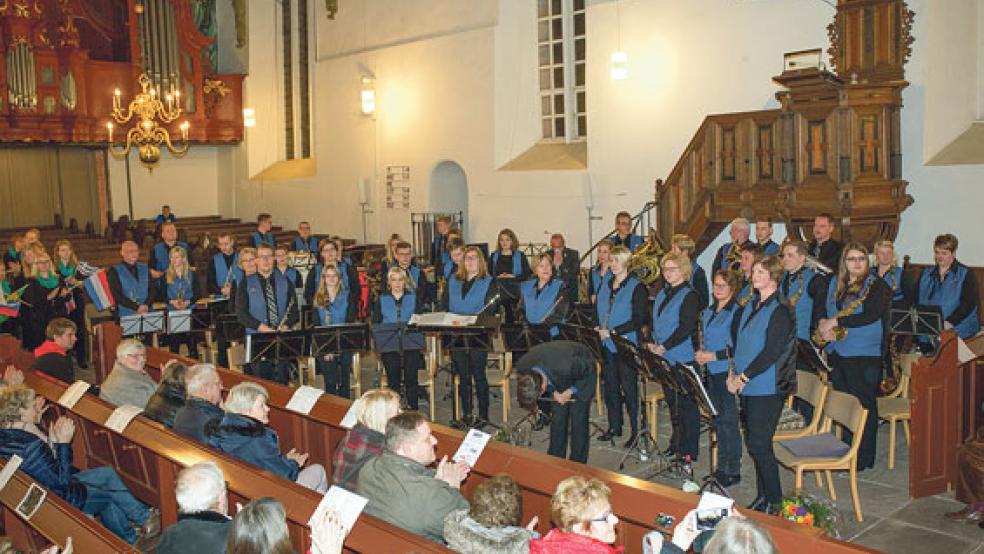 Zum Neujahrskonzert laden das Flöten-und Jugendorchester und das Blasorchester des TurnerMusikVereins Weener am 12. Januar in die Georgskirche ein.  © Foto: TMV