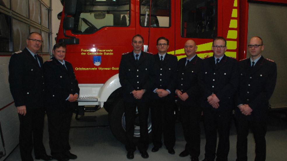 Ortsbrandmeister Peter Lüppens, er wurde im Amt bestätigt, und das neue Ortskommando der Feuerwehr Wymeer-Boen. © Foto: Kuper