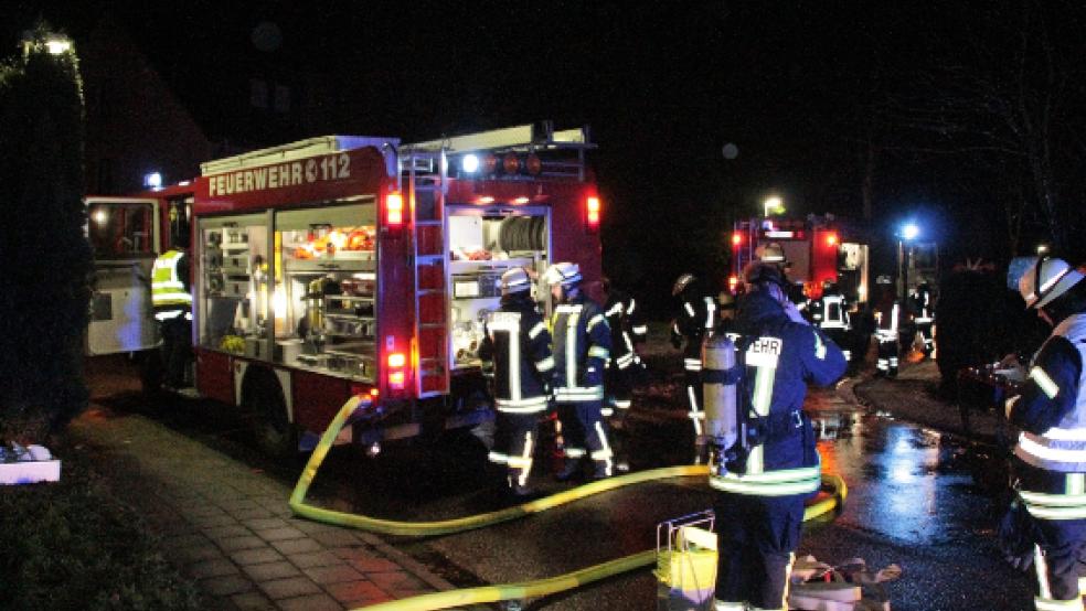 Mit einem Großaufgebot war die Feuerwehr in der vergangenen Nacht an der Birkenstraße in Weener im Einsatz. © Foto: Feuerwehr/Rand