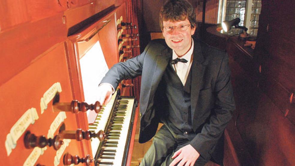 Winfried Dahlke stellte in seinem Neujahrskonzert mit Georg Dietrich Leyding einen »neuen« Komponisten vor. © Fotos: Kuper