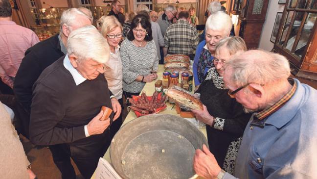 Mettwurst, Tee und  Krintstuut