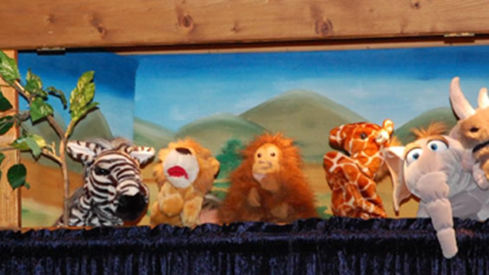 Mit »Tschüss Oma Ele« treten die Oldersumer Puppenspölers bei der Hospiz-Initiative in Leer auf. © Foto: privat