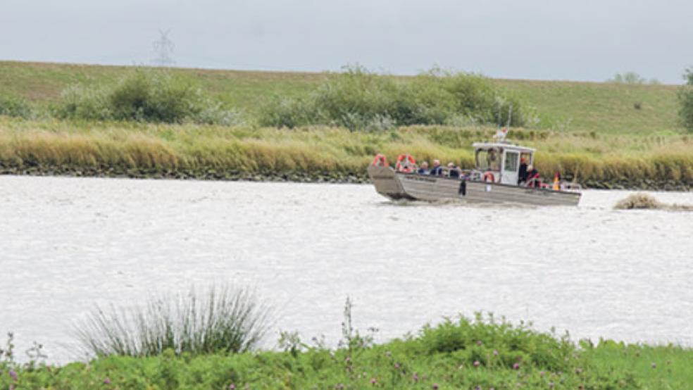 Die Friesenfähre soll am 1. April wieder zwischen Weener und Mitling-Mark pendeln. Die Betreiber wollen noch Hinweisschilder und Lampen an den Anlegern anbringen. © Archivfoto: Hanken