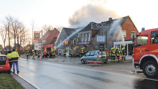 Dachstuhl steht in Flammen