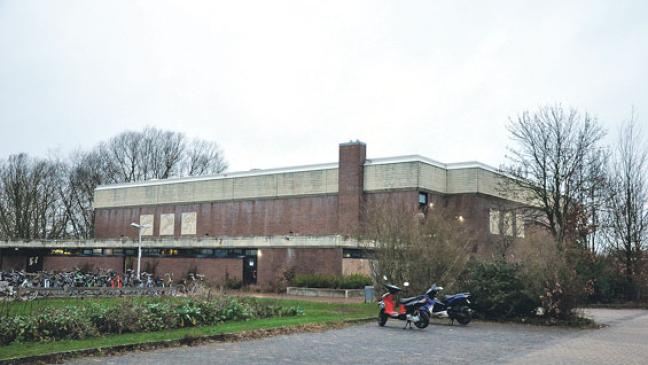 Es tropft durchs Hallendach