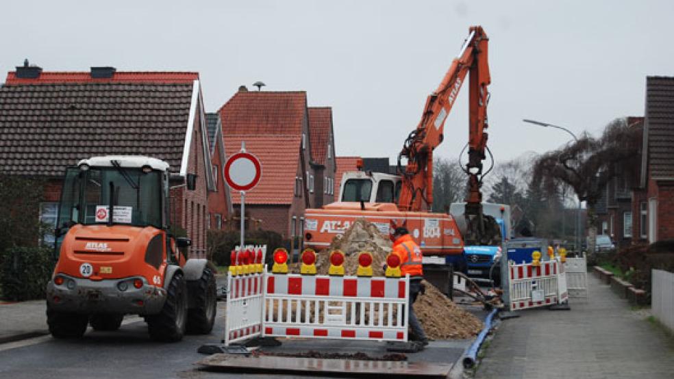 Die Graf-Edzard-Straße ist wegen dieser Baustelle noch bis Freitag voll gesperrt. © Foto: Hoegen
