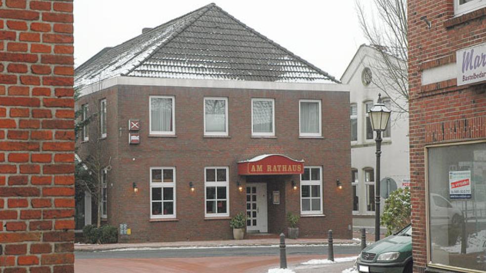 Das Hotel »Am Rathaus« an der Kreuzung Süder-/Wester-/Osterstraße in Weener hat eine traditionsreiche und wechselvolle Geschichte. © Foto: Szyska