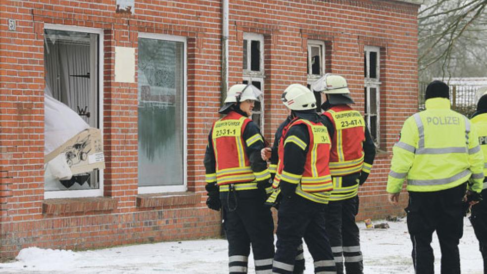 Durch den Druck der Verpuffung zerbarsten die Fensterscheiben in der ehemaligen Schmiede in Collinghorst. © Foto: Loger