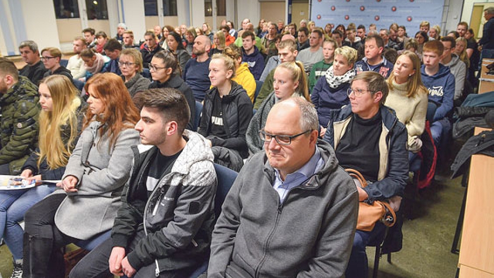 100 Teilnehmer besuchten am Mittwochabend die Berufsinformationsveranstaltung der Polizeiinspektion Leer/Emden. © 