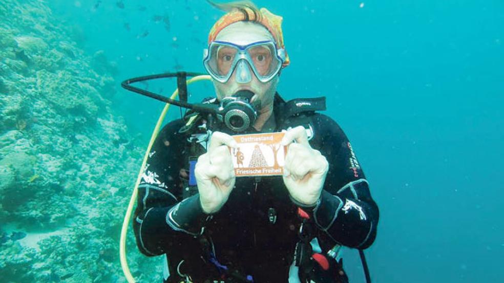 Abgetaucht: Auch im Urlaubsparadies Malediven hat der Aufkleber »Friesische Freiheit« sich ein Stelldichein gegeben. © Fotos: privat