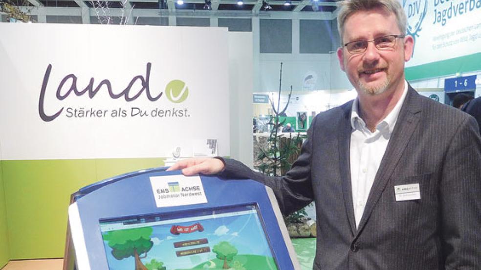 Region mit Perspektive: Dr. Dirk Lüerßen, Geschäftsführer der Wachstumsregion Ems-Achse, und sein Team informierten in Berlin über die Chancen im ländlichen Raum zwischen Ostfriesland und der Grafschaft Bentheim. © Fotos: Kuper