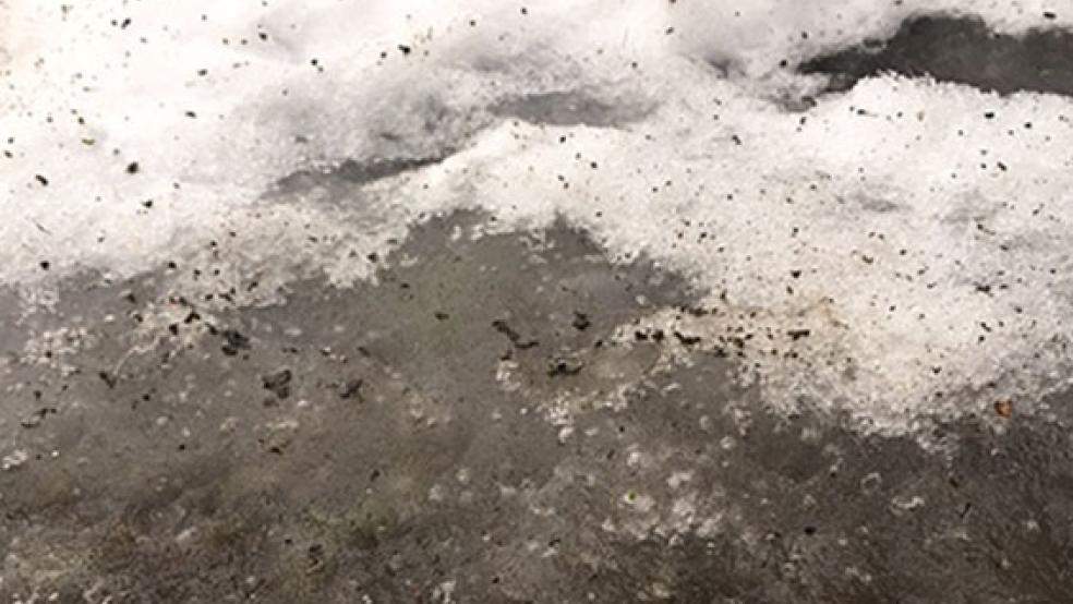 Auf einigen Seitenstraßen bildete sich eine gefährliche Eisschicht. © Foto: Boelmann